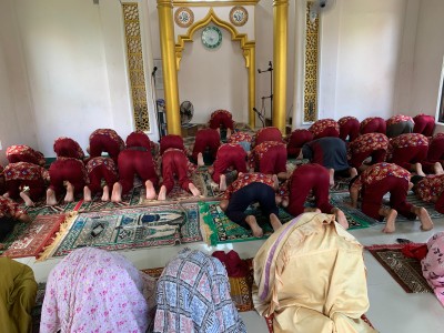 sholat zuhur berjamaah