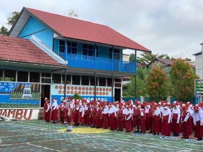 Upacara bendera hari pendidikan nasional