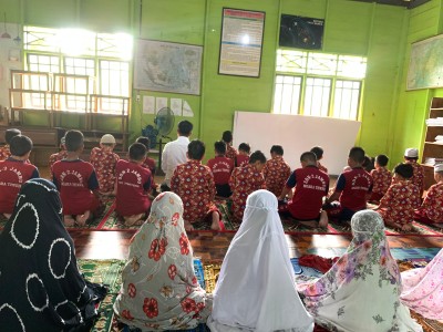 Sholat Zuhur Berjamaah